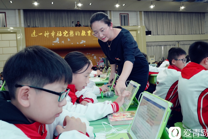 教师节青岛嘉峪关学校张臻以诗意的教育情趣书写育人的幸福诗篇