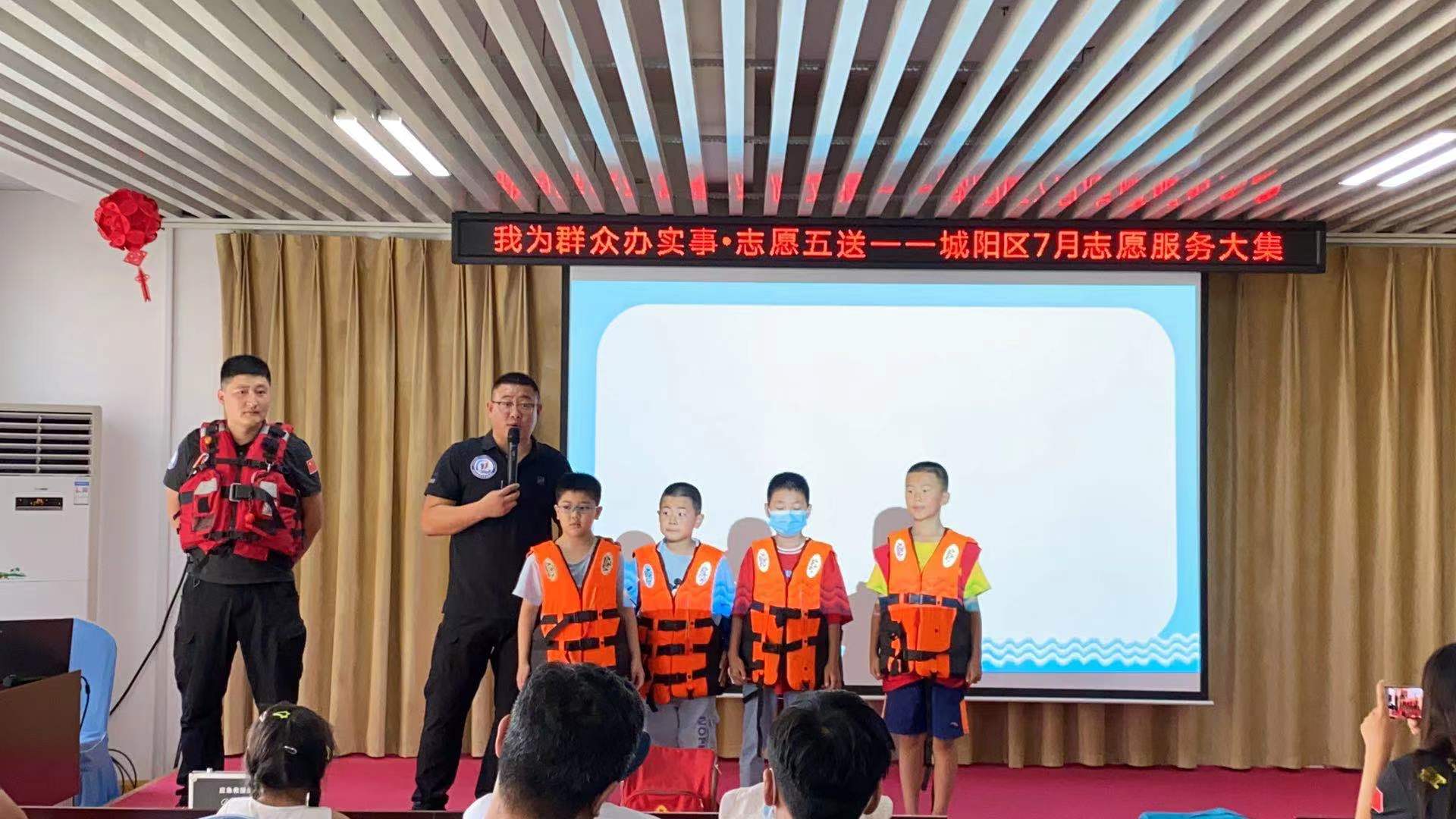 青岛特战救援队常态化开展防溺水等安全知识进校园、进社区公益宣讲活动.jpg