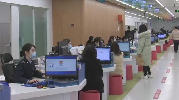 专家访谈：践行以人民为中心的发展思想 不断为美好生活而奋斗