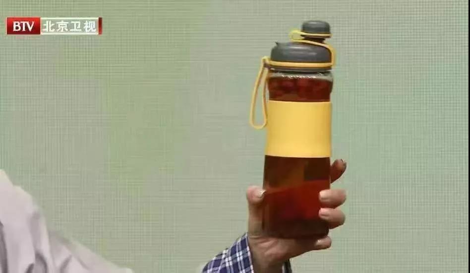 人过中年不得已，保温杯里泡枸杞，但这几类人不能吃