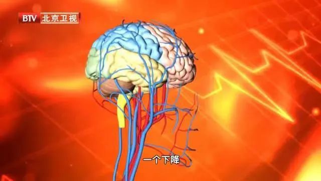 喜欢睡前玩手机的人,这6个危害可能悄然而至!癌症、痴呆,都与它有关…