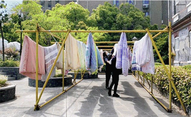 晒被子用错方法不仅白晒,还毁被子!很多人都中招了