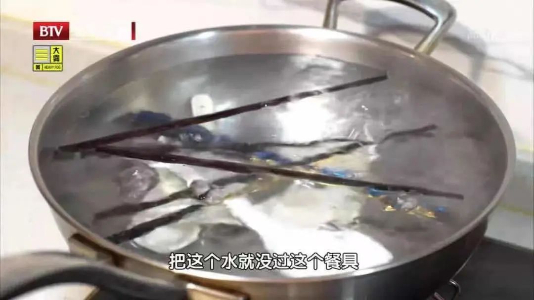 天天用这种筷子吃饭,当心疾病找上门,赶紧换掉!洗筷子常见3大错,太多家庭中招