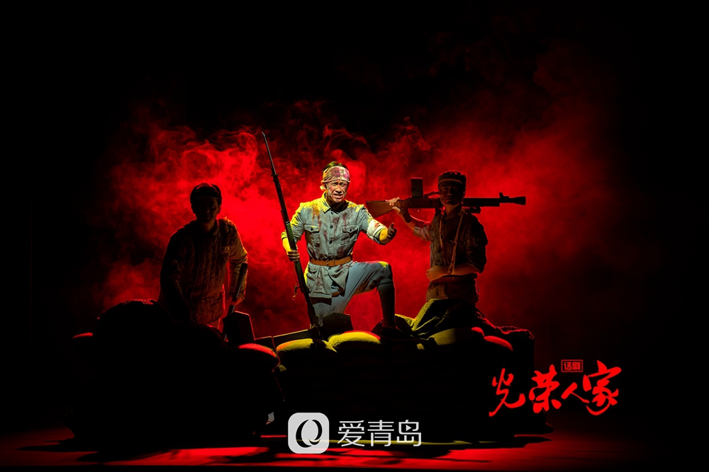 这一家人了不起！看话剧《光荣人家》热血从戎