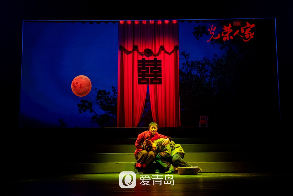 这一家人了不起!看话剧《光荣人家》热血从戎