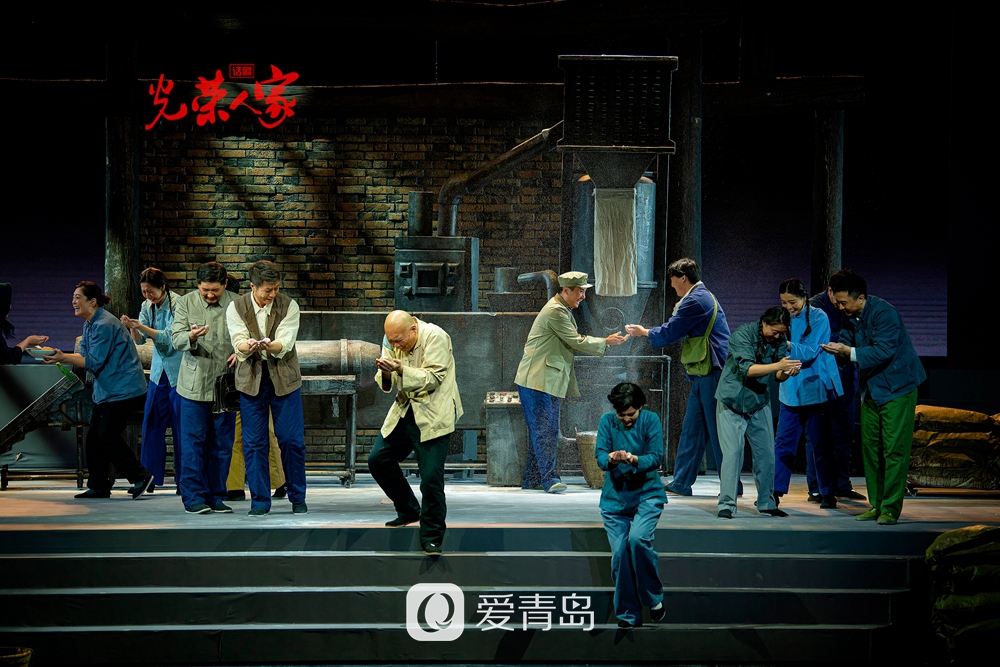 这一家人了不起!看话剧《光荣人家》热血从戎