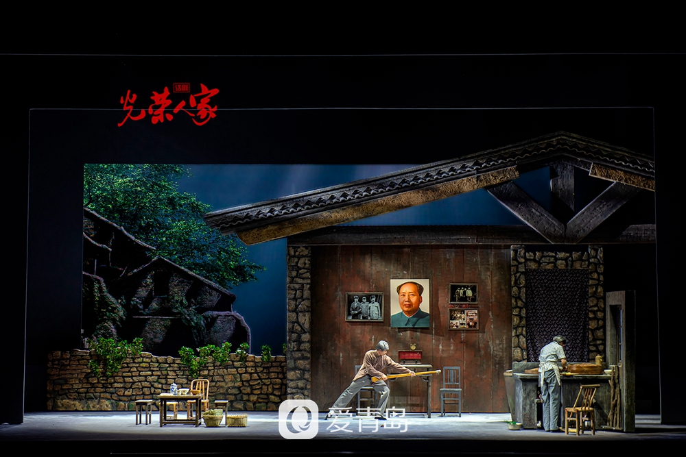 这一家人了不起!看话剧《光荣人家》热血从戎