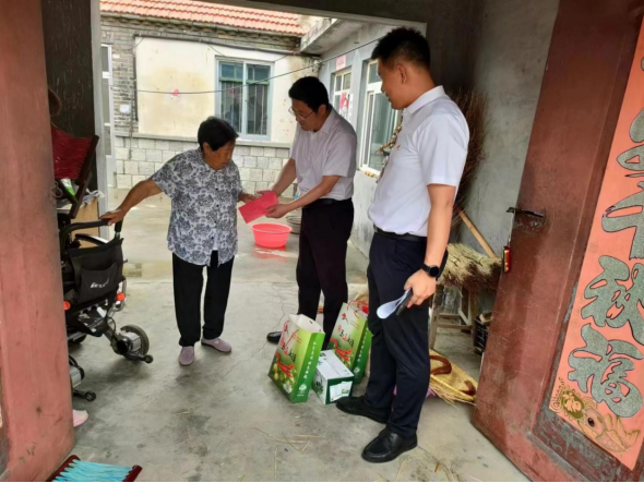 赓续红色血脉 发扬光荣传统 不断凝聚奋进新征程的强大力量 ——莱西市马连庄镇开展“七一”走访慰问活动1800.png