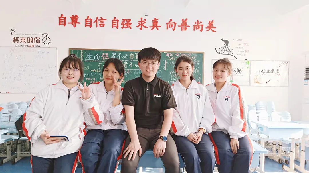 超银年度人物来啦!他们点亮了学生的人生!