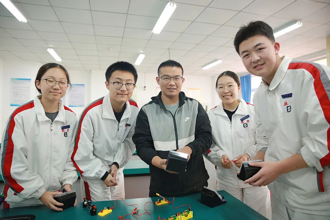 超银年度人物来啦！他们点亮了学生的人生！