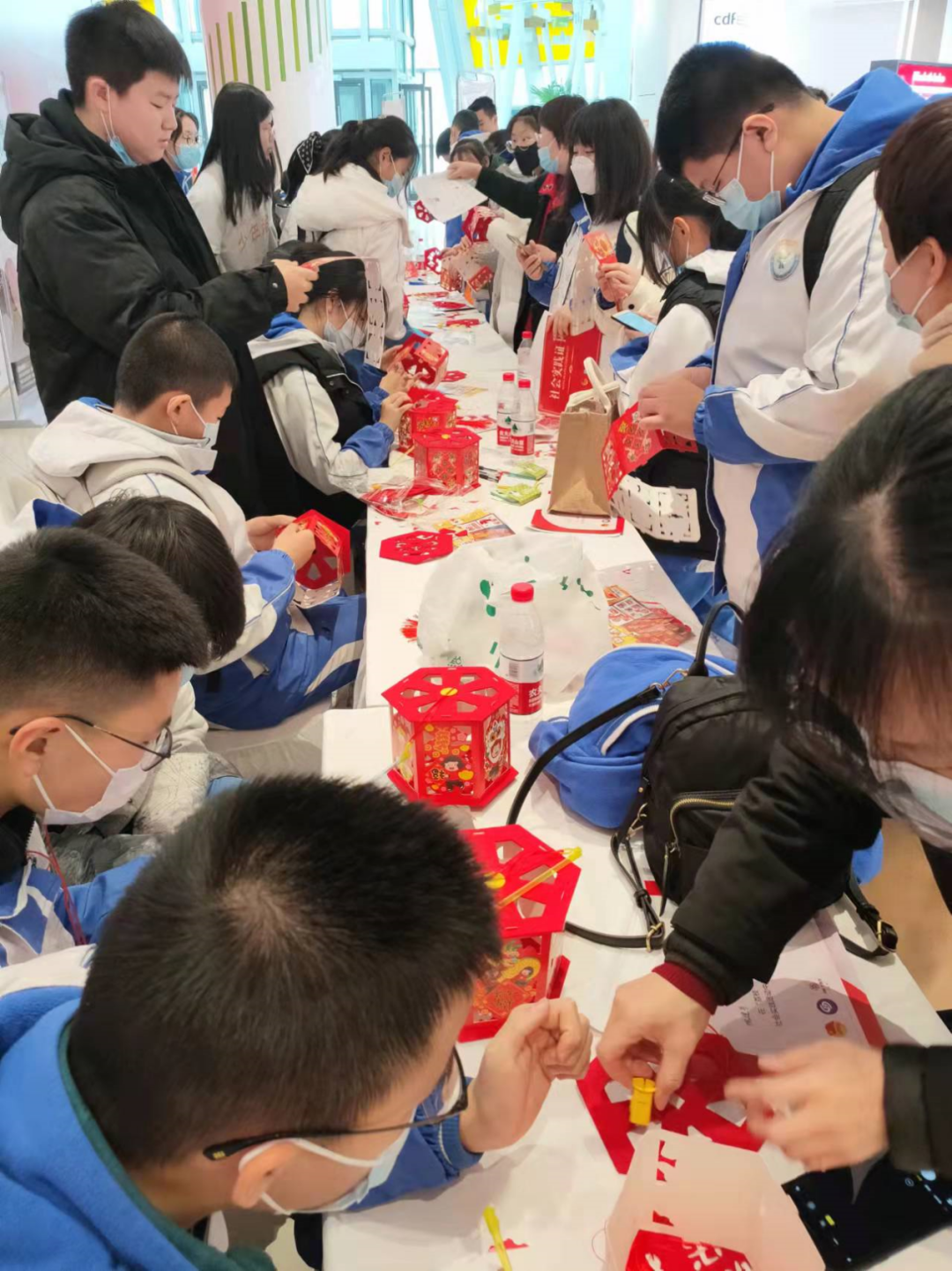 喜迎元宵节!青岛实验初中开展制作手工灯笼活动