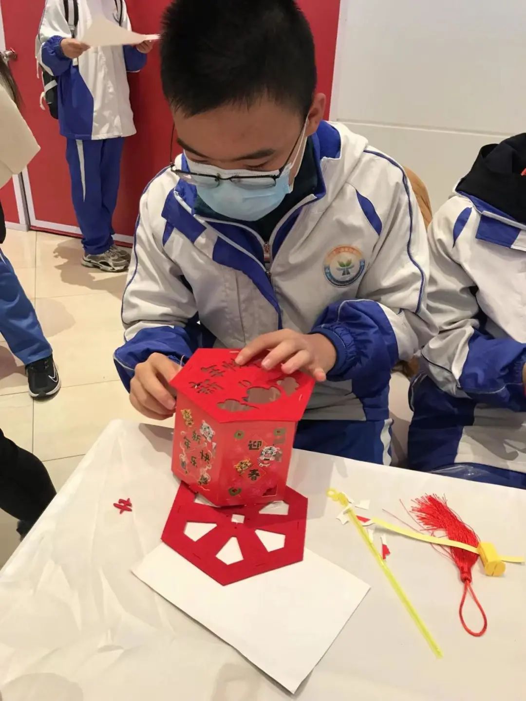 喜迎元宵节!青岛实验初中开展制作手工灯笼活动