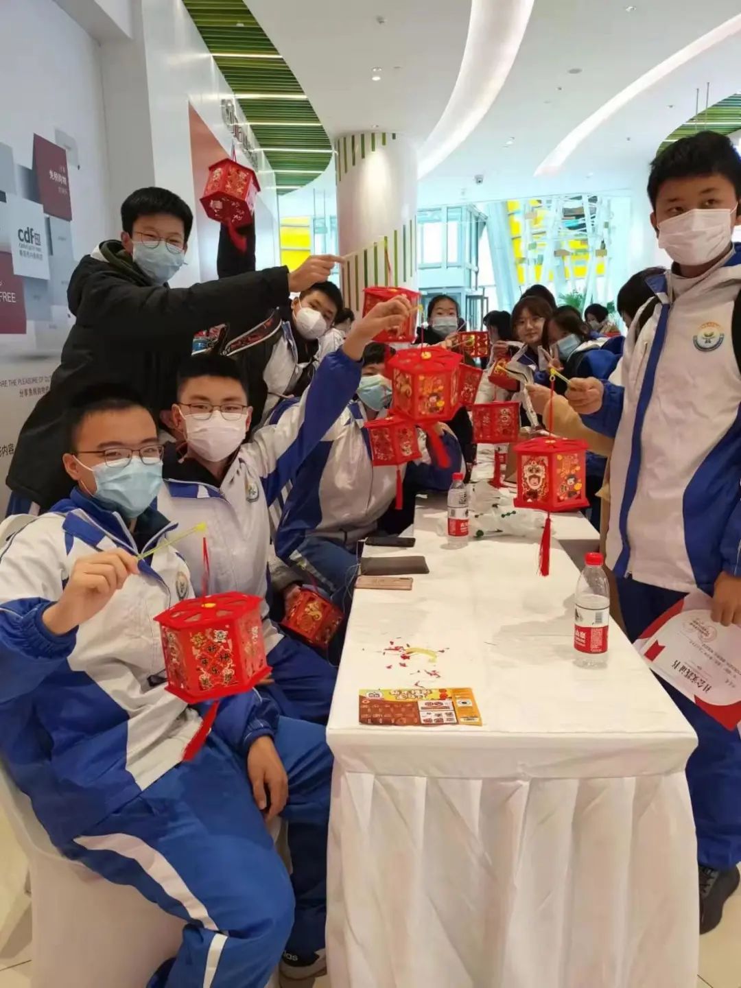 喜迎元宵节!青岛实验初中开展制作手工灯笼活动