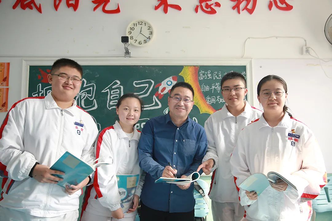 超银年度人物来啦!他们点亮了学生的人生!