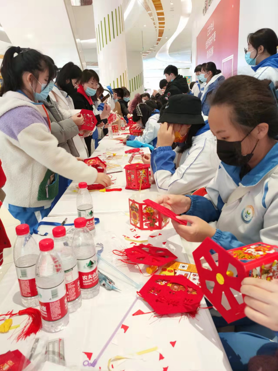 喜迎元宵节!青岛实验初中开展制作手工灯笼活动