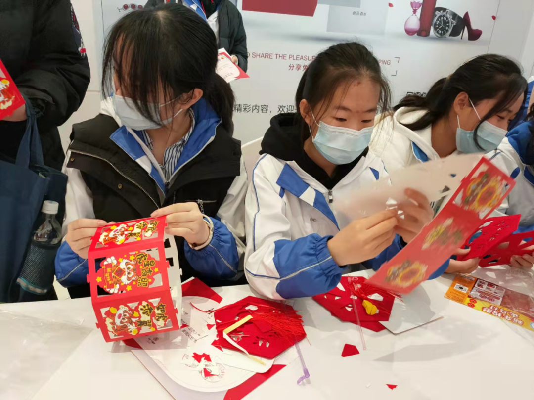 喜迎元宵节!青岛实验初中开展制作手工灯笼活动