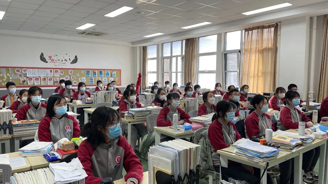 井然有序!青岛各学校开始新的一周教学活动