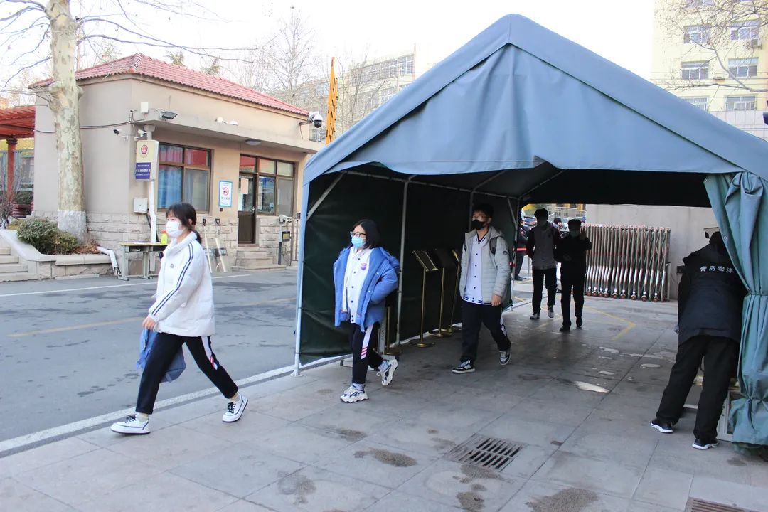 井然有序!青岛各学校开始新的一周教学活动