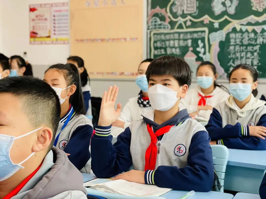 井然有序!青岛各学校开始新的一周教学活动