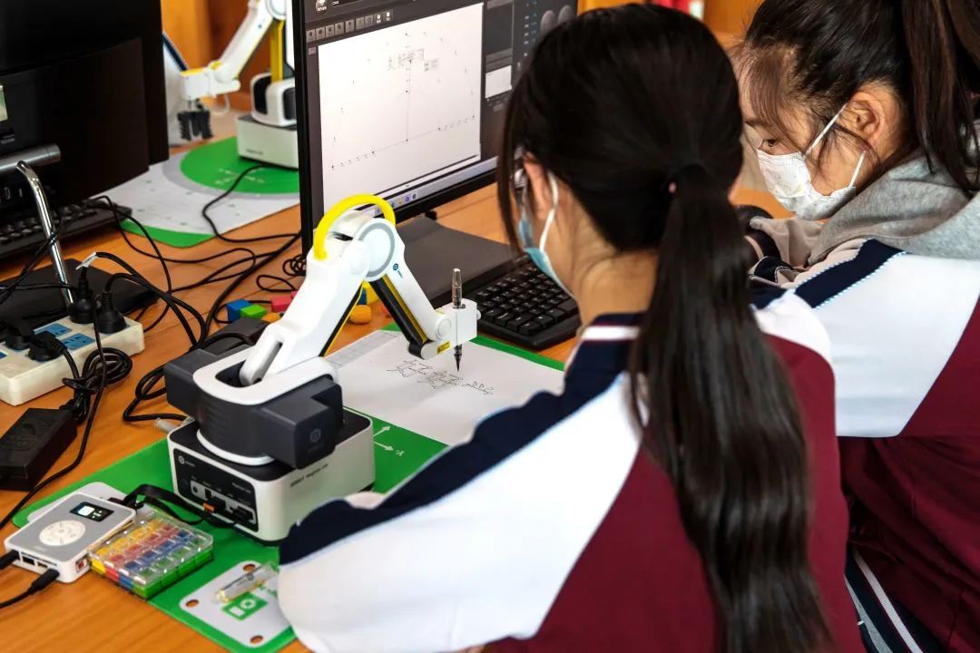 相约六十八——打造科技创新特色教育