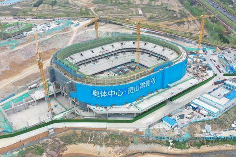 新区奥体中心体育馆项目主体封顶！