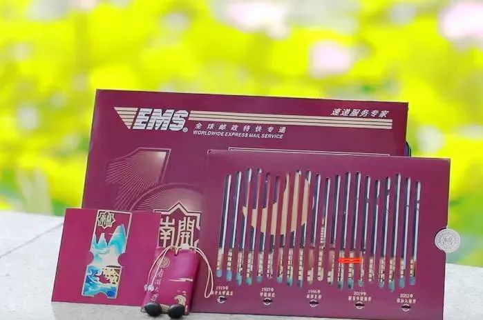 录取通知书“卷”起来了!你想要哪所大学的?