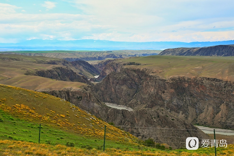 行走中的风景：穿行山脊上的莽原 来喀拉峻感受原始的自然之美