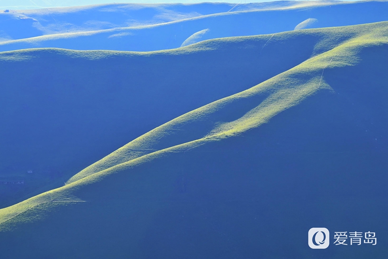 行走中的风景：穿行山脊上的莽原 来喀拉峻感受原始的自然之美