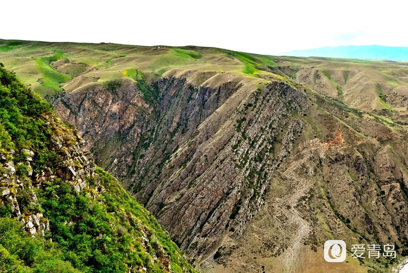 行走中的风景：穿行山脊上的莽原 来喀拉峻感受原始的自然之美