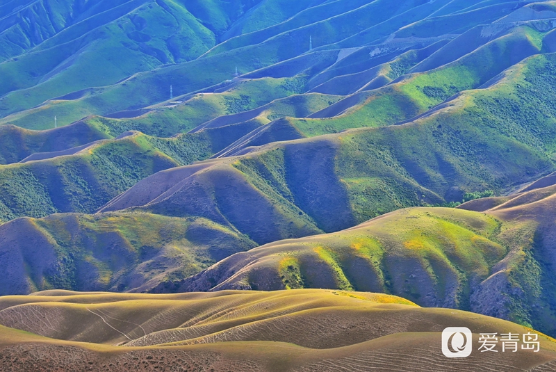 行走中的风景：穿行山脊上的莽原 来喀拉峻感受原始的自然之美