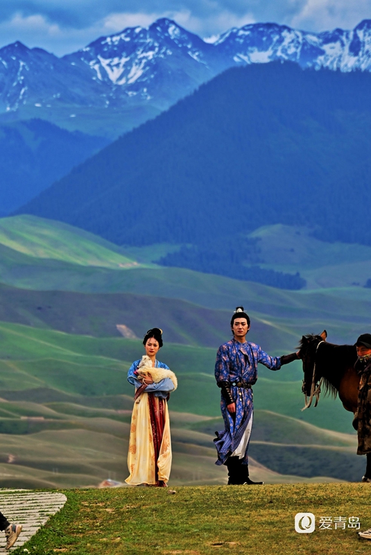 行走中的风景：穿行山脊上的莽原 来喀拉峻感受原始的自然之美