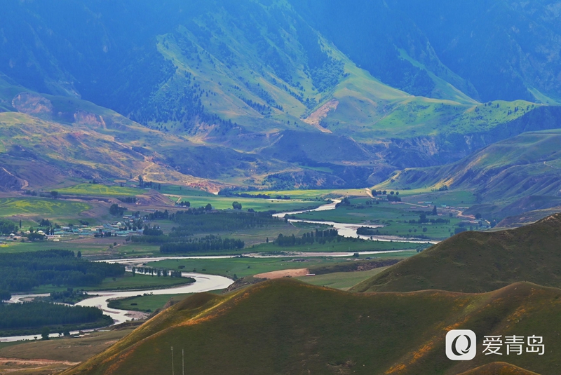 行走中的风景：穿行山脊上的莽原 来喀拉峻感受原始的自然之美