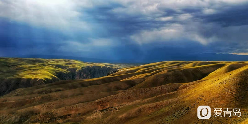 行走中的风景：穿行山脊上的莽原 来喀拉峻感受原始的自然之美