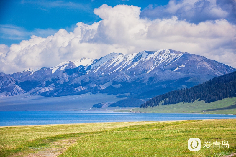 行走中的风景：穿行山脊上的莽原 来喀拉峻感受原始的自然之美