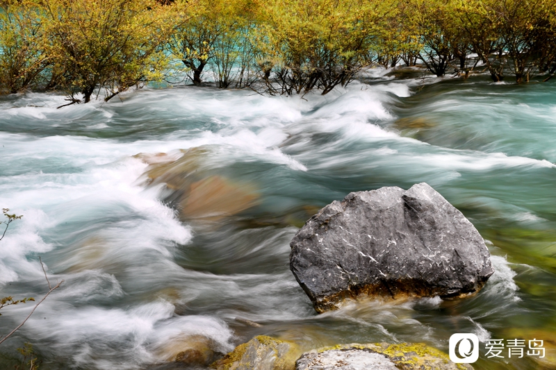 行走中的风景:悠游天府之国沉醉斑斓九寨