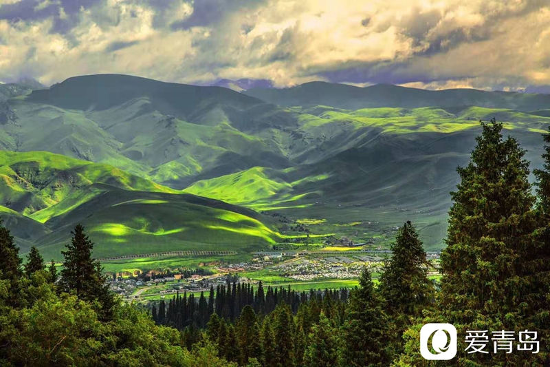 行走中的风景：漫步那拉提草原 邂逅最美晨光！