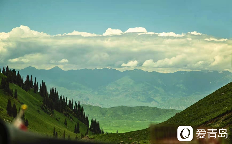 行走中的风景：漫步那拉提草原 邂逅最美晨光！