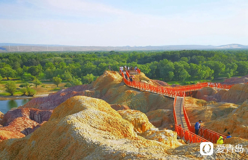 行走中的风景:绝美绚丽五彩滩柔情与苍劲的完美融合