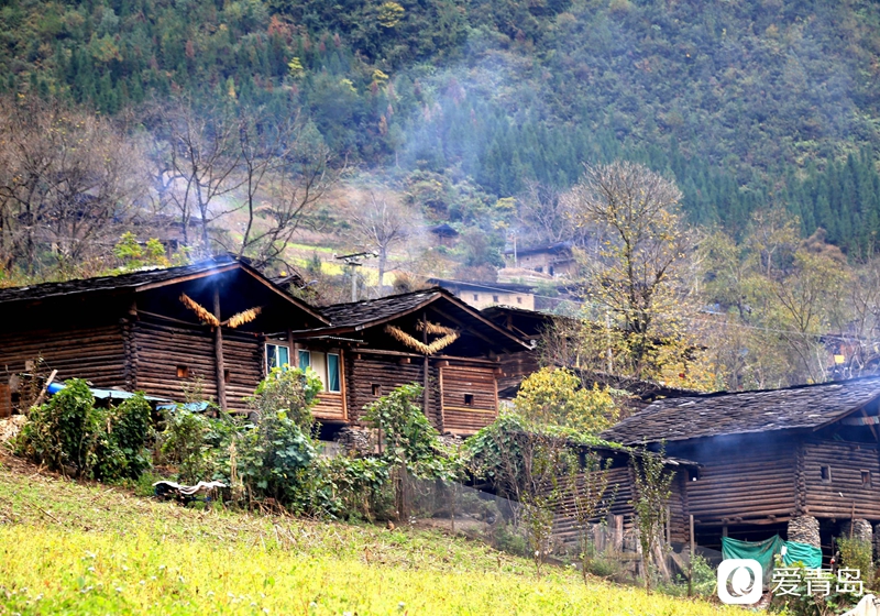 行走中的风景：汹涌奔腾的怒江之水 刀削斧凿的翠绿群山