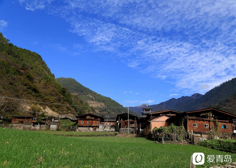 行走中的风景：汹涌奔腾的怒江之水 刀削斧凿的翠绿群山