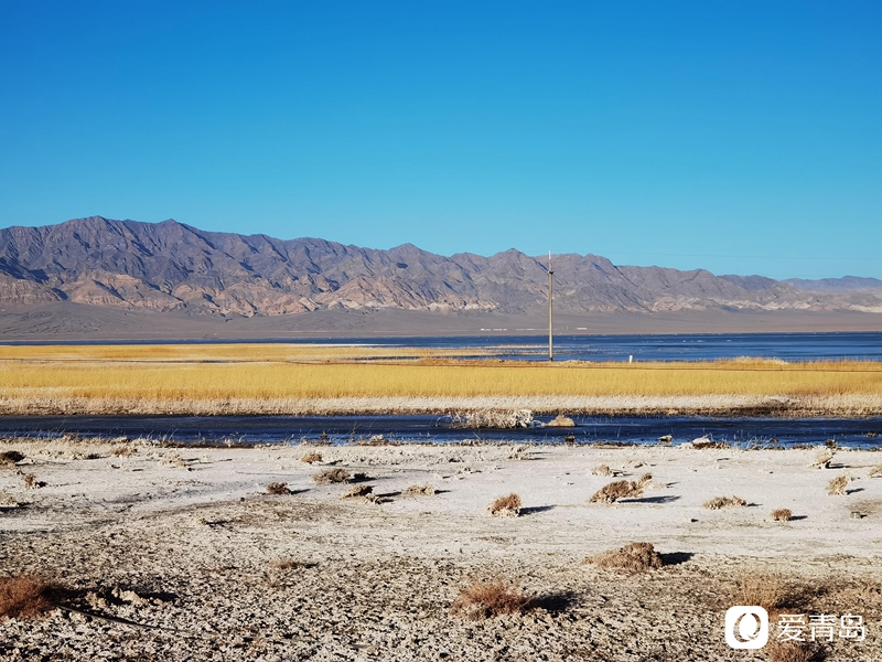 行走中的风景：绝美水上丹霞 群山环抱的人间仙境