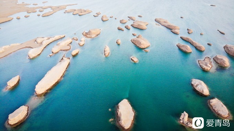 行走中的风景：绝美水上丹霞 群山环抱的人间仙境