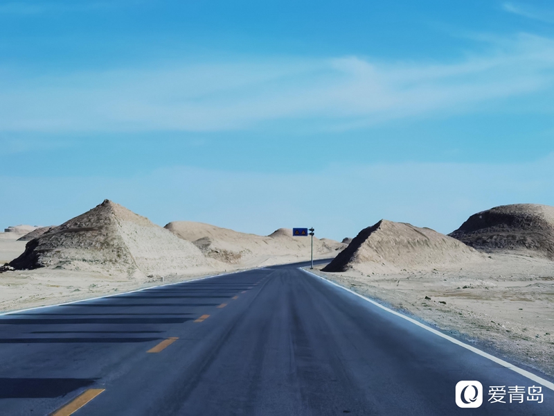 行走中的风景：绝美水上丹霞 群山环抱的人间仙境