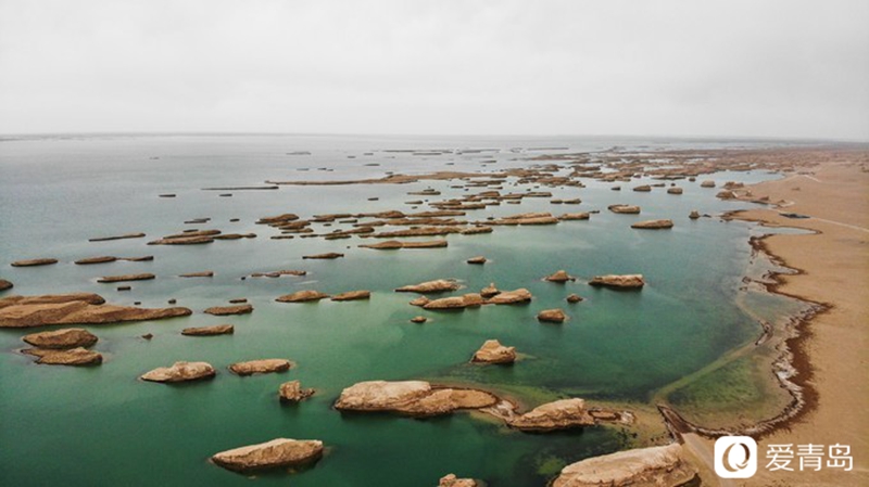 行走中的风景：绝美水上丹霞 群山环抱的人间仙境