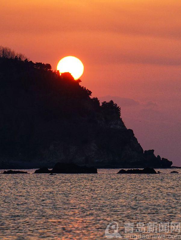 石老人海滨迎接虎年日出 令人振奋和陶醉